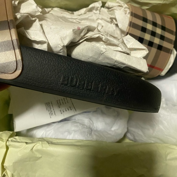 Burberry Slides - Picture 2 of 5
